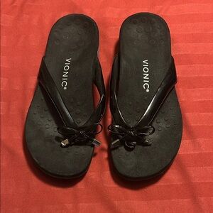 Vionic Women's Glossy Black Sandals